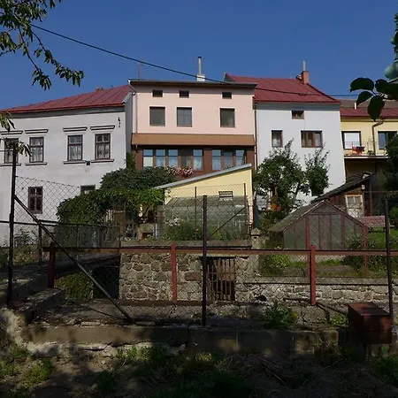 Apartman Pod Kostelem Apartamento